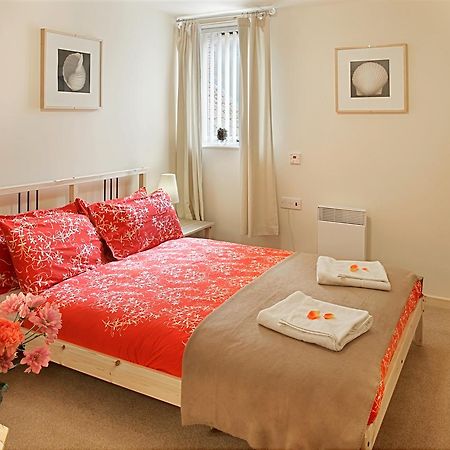 Discovery Accommodation Уитби Экстерьер фото