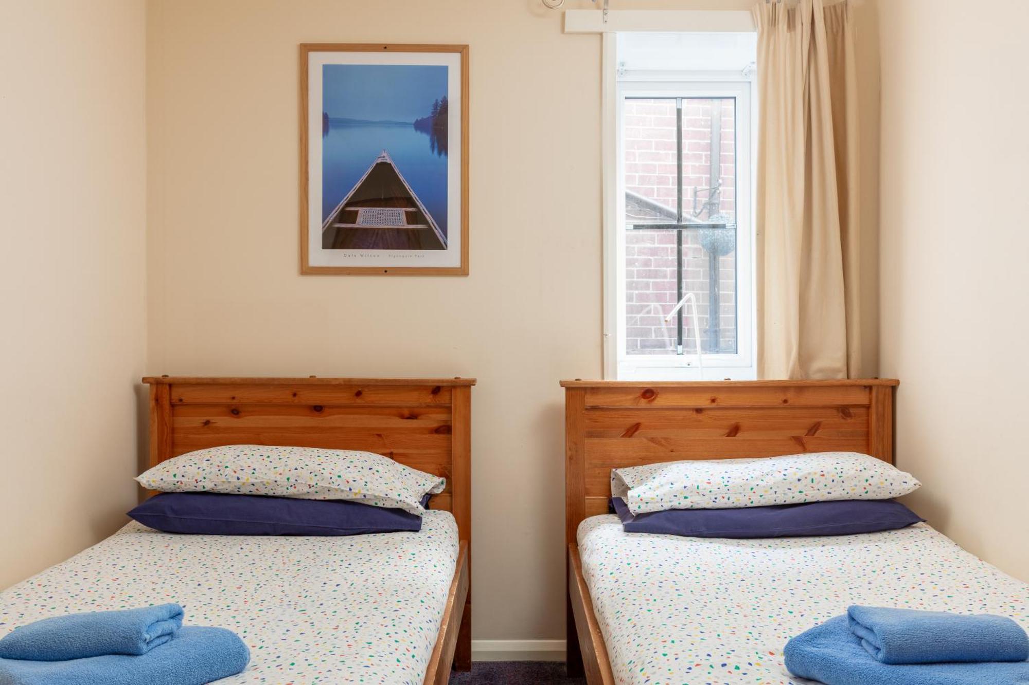 Discovery Accommodation Уитби Экстерьер фото
