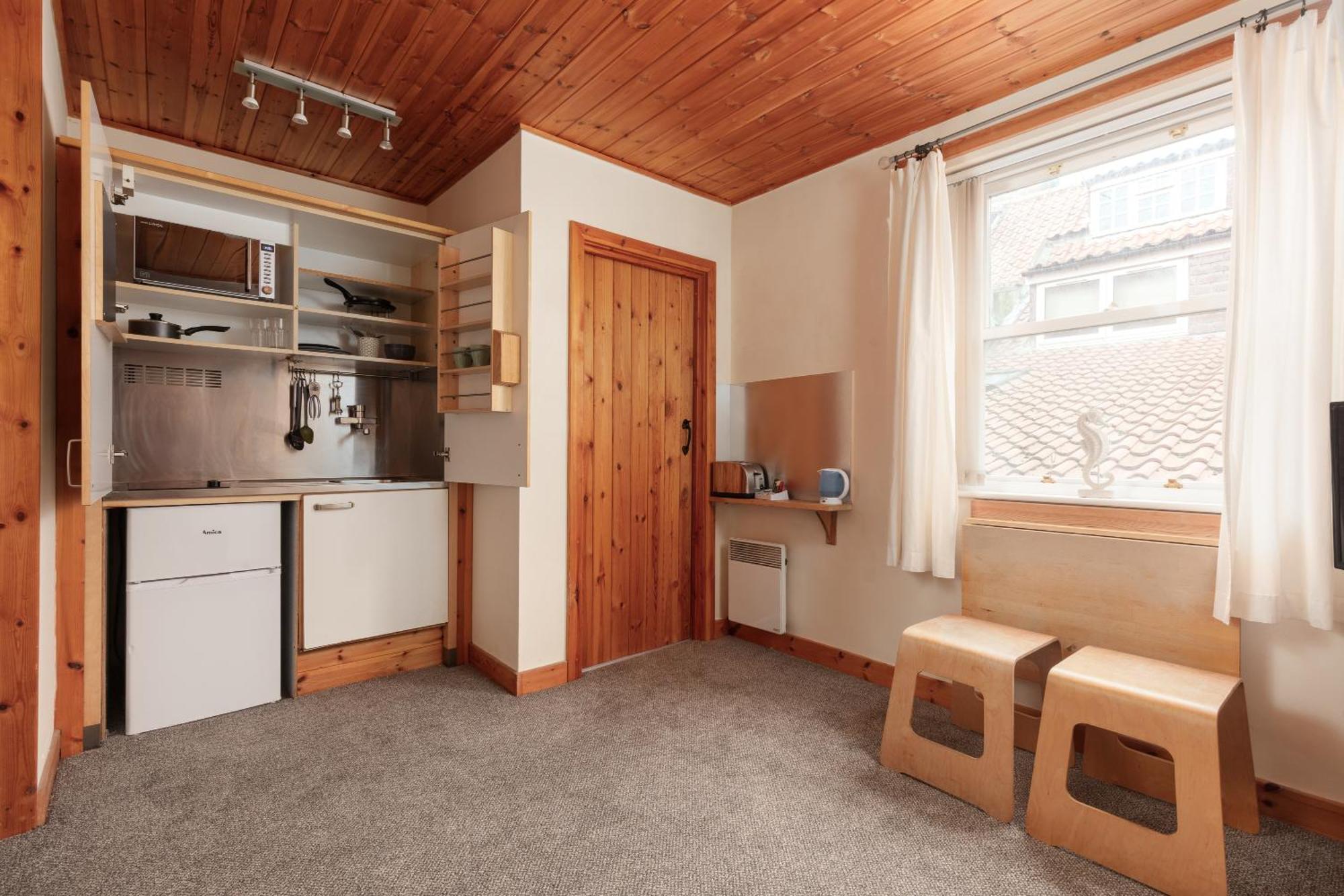 Discovery Accommodation Уитби Экстерьер фото