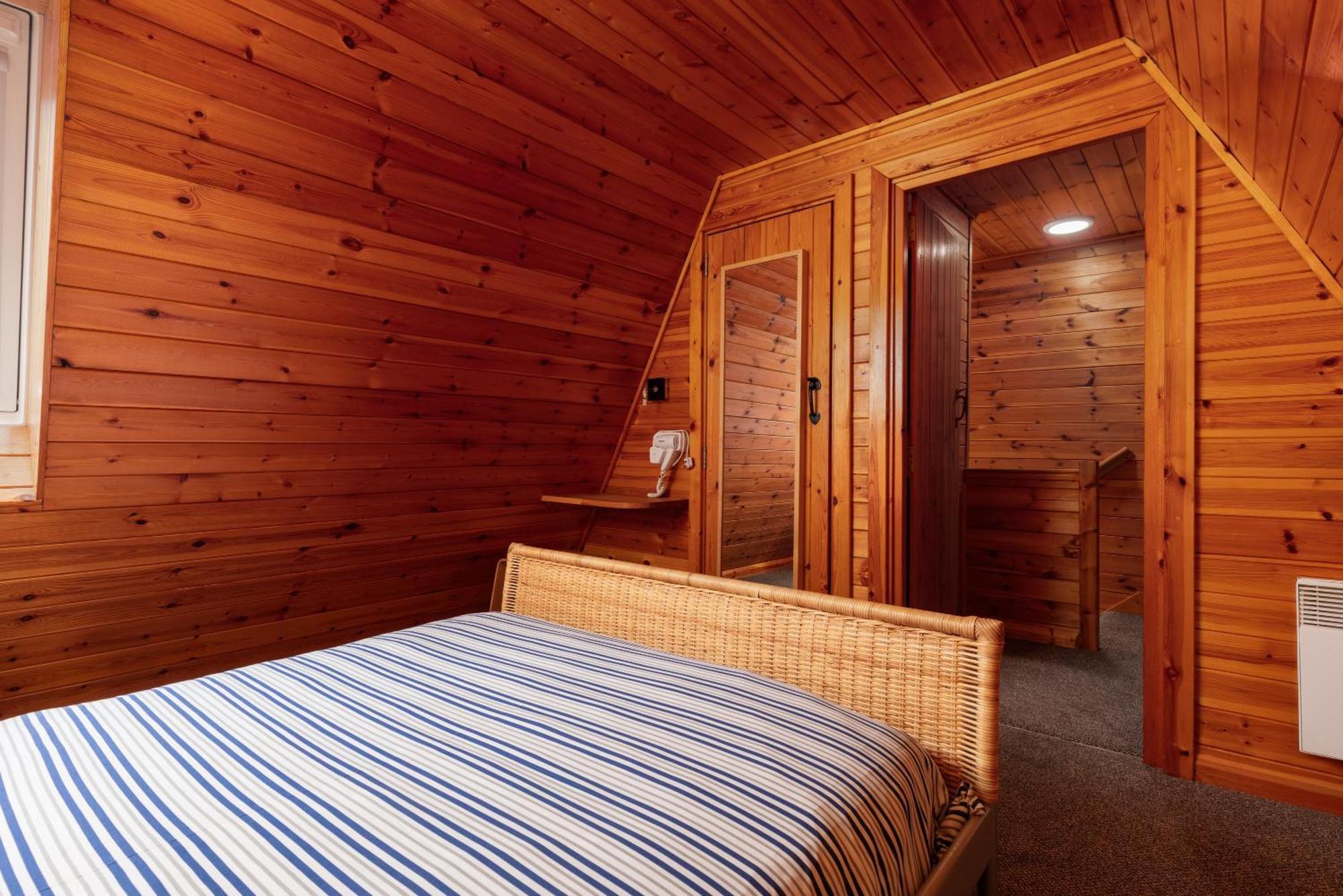 Discovery Accommodation Уитби Экстерьер фото