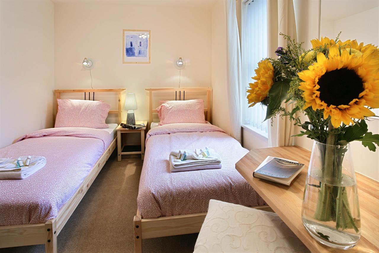 Discovery Accommodation Уитби Экстерьер фото